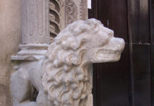 Il presidente di Azione Cattolica di San Bartolomeo Particolare del Portale della chiesa Madre