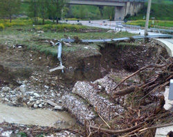 Nubifragio nel Fortore, viabilità in tilt Il ponte franato dell'Amborchia