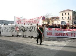 Fortorini in corteo per le strade di Benevento: ‘Giù le mani dal distretto sanitario’ Corteo per le strade di Benevento