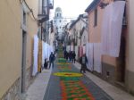 L’infiorata incanta, aggrega e arricchisce L’infiorata incanta, aggrega e arricchisce