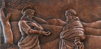 San Bartolomeo apostolo Natanaele va incontro a Gesù (formella del portone in bronzo della Chiesa Madre)