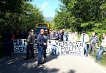 Fortore, gli operai forestali bloccano Ponte Setteluci