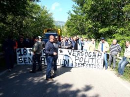 Fortore, gli operai forestali bloccano Ponte Setteluci