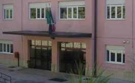 Escavatore trancia conduttura del gas: al liceo esami interrotti