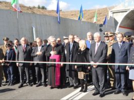 Chi è causa del suo mal pianga se stesso