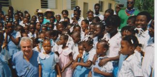 Il dottor Jack Patuto del Summit premiato per il suo lavoro medico e chirurgico in Haiti.