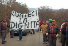 Senza stipendio, forestali bloccano ponte Manifestazione di protesta nel Beneventano
