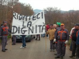 Senza stipendio, forestali bloccano ponte Manifestazione di protesta nel Beneventano
