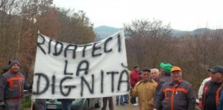 Senza stipendio, forestali bloccano ponte Manifestazione di protesta nel Beneventano