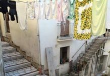 Centro storico, dopo le contestazioni una canzone