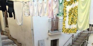 Centro storico, dopo le contestazioni una canzone