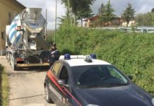 In 2 rubano 2 autobetoniere, inseguiti dai carabinieri sull’Appia le abbandonano