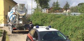 In 2 rubano 2 autobetoniere, inseguiti dai carabinieri sull’Appia le abbandonano