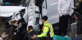 Muore in superstrada davanti alla moglie