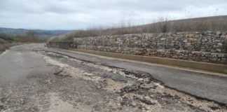 Se questa è una strada. Viaggio fotografico nel disastro della viabilità fortorina