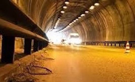 Volturara, lesione alla galleria: ‘passo del lupo’ chiusa per 40 giorni „C’è una lesione nella galleria ‘Passo del Lupo’, Anas al lavoro su SS 17: traffico interdetto per altri 40 giorni
