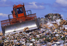 Rifiuti, i sindaci promettono battaglia. Mastella: “Pronti a consegnare le fasce”