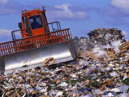 Rifiuti, i sindaci promettono battaglia. Mastella: “Pronti a consegnare le fasce”