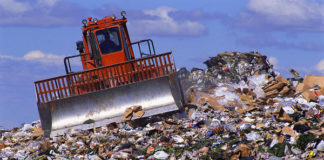 Rifiuti, i sindaci promettono battaglia. Mastella: “Pronti a consegnare le fasce”