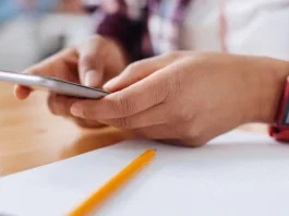 “Pagami o metterò sui social le tue foto hard”: denunciata giovane lombarda