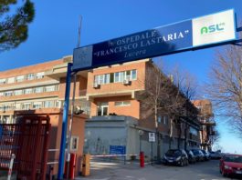 Ospedale di Lucera sempre peggio, posti letto dimezzati e pochi medici: “Progressivo svuotamento dei servizi”