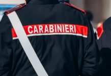 Lascia telefonino nel furgone e glielo rubano: due persone denunciate per furto e ricettazione