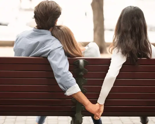 Il prete, l’amante ed il marito lenone