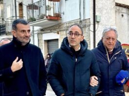 De Caro c’è, Fico?